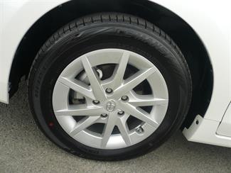 2015 Toyota Prius - Thumbnail