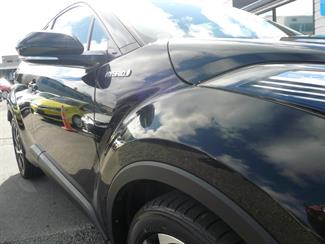 2017 Toyota C-HR - Thumbnail