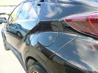 2017 Toyota C-HR - Thumbnail