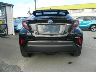 2017 Toyota C-HR - Thumbnail