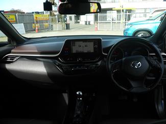 2017 Toyota C-HR - Thumbnail