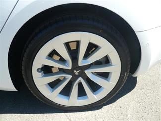 2021 Tesla Model 3 - Thumbnail