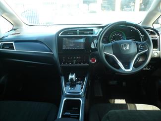 2022 Honda Fit shuttle hybrid 1500cc - Thumbnail