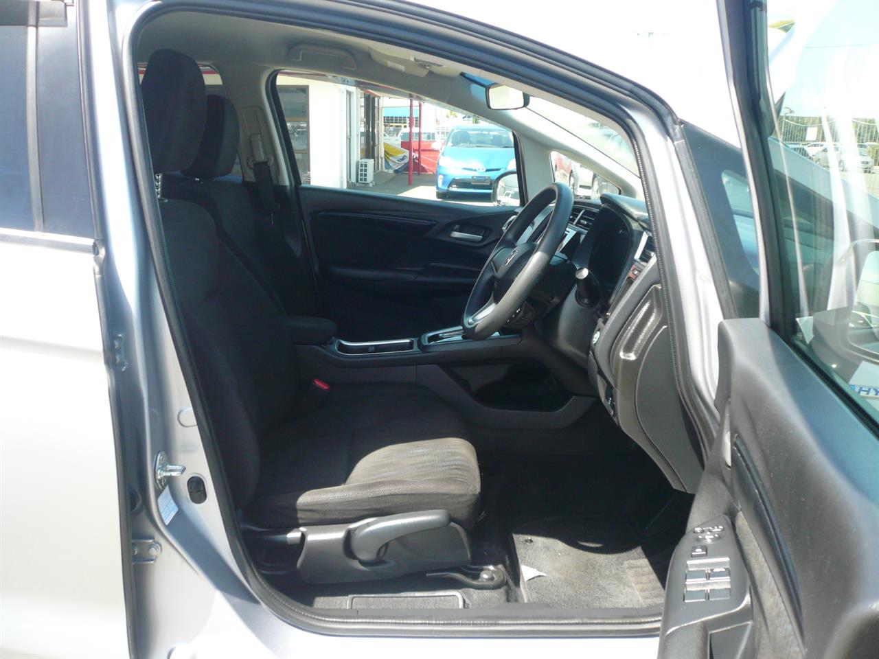 2022 Honda Fit shuttle hybrid 1500cc