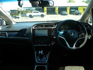 2022 Honda Fit shuttle hybrid 1500cc - Thumbnail