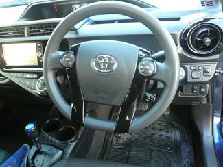 2017 Toyota Aqua - Thumbnail