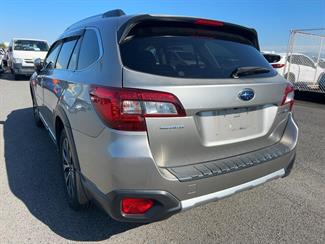 2016 Subaru OUTBACK - Thumbnail