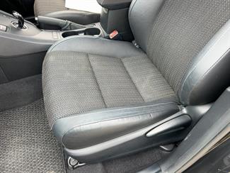 2016 Toyota COROLLA - Thumbnail
