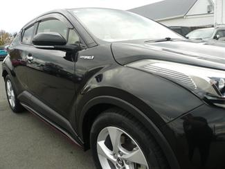 2017 Toyota C-HR - Thumbnail