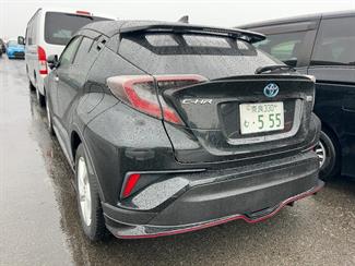 2017 Toyota C-HR - Thumbnail