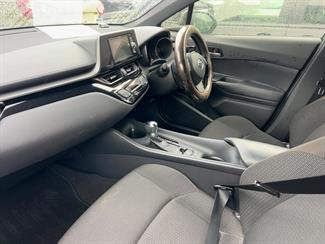 2017 Toyota C-HR - Thumbnail