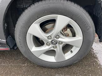 2017 Toyota C-HR - Thumbnail