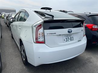 2014 Toyota Prius - Thumbnail