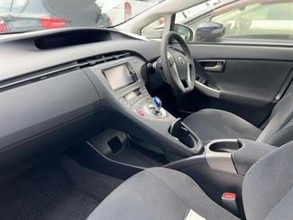 2014 Toyota Prius - Thumbnail