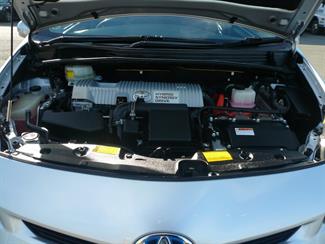 2015 Toyota Prius - Thumbnail