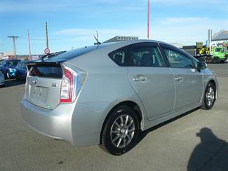 2015 Toyota Prius - Thumbnail