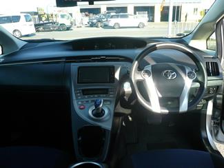 2015 Toyota Prius - Thumbnail