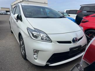 2015 Toyota Prius - Thumbnail