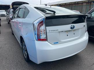 2015 Toyota Prius - Thumbnail