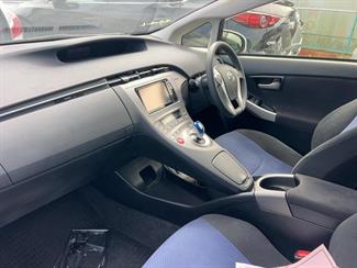 2015 Toyota Prius - Thumbnail