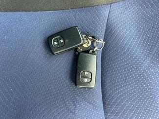 2015 Toyota Prius - Thumbnail