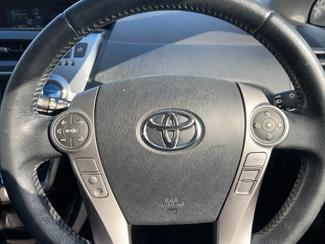 2015 Toyota Prius - Thumbnail