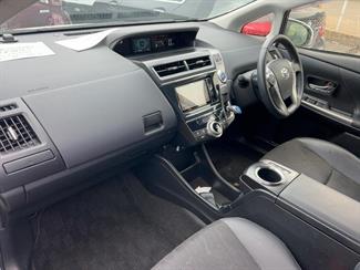 2020 Toyota PRIUS ALPHA - Thumbnail