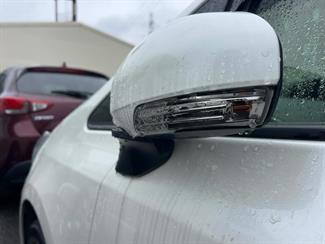 2020 Toyota PRIUS ALPHA - Thumbnail