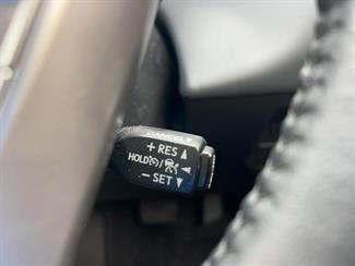 2020 Toyota PRIUS ALPHA - Thumbnail