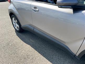 2017 Toyota C-HR - Thumbnail