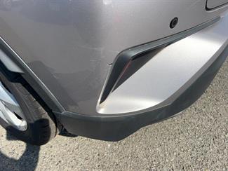 2017 Toyota C-HR - Thumbnail