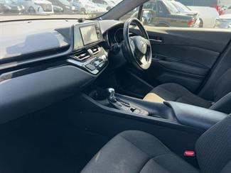 2017 Toyota C-HR - Thumbnail
