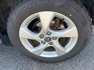 2017 Toyota C-HR - Thumbnail