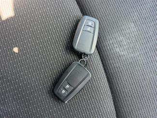 2017 Toyota C-HR - Thumbnail