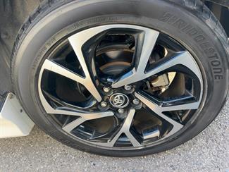 2018 Toyota C-HR - Thumbnail