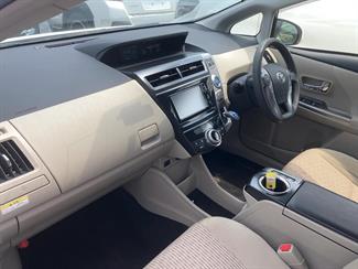 2015 Toyota Prius - Thumbnail