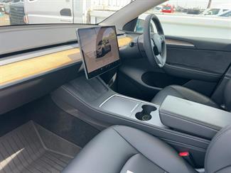 2022 Tesla Model Y - Thumbnail