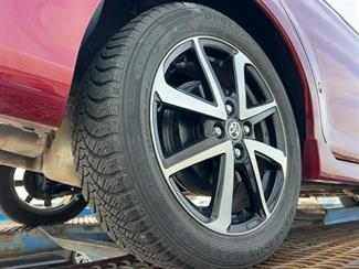 2017 Toyota Corolla Fielder - Thumbnail