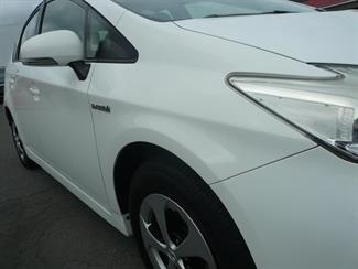 2015 Toyota Prius - Thumbnail