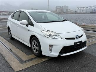 2015 Toyota Prius - Thumbnail