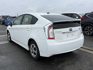 2015 Toyota Prius - Thumbnail