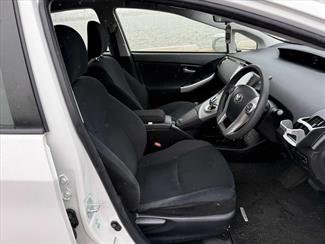 2015 Toyota Prius - Thumbnail