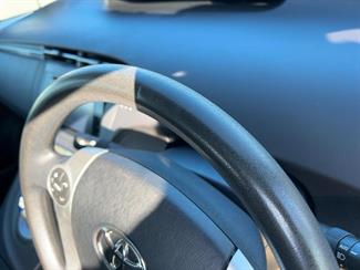 2015 Toyota Prius - Thumbnail