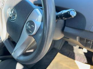 2015 Toyota Prius - Thumbnail