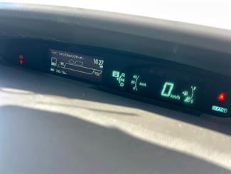 2015 Toyota Prius - Thumbnail