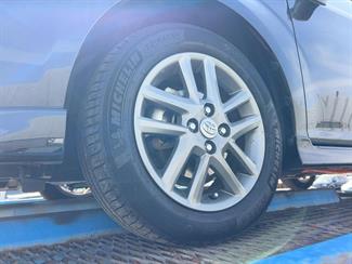 2015 Toyota COROLLA - Thumbnail