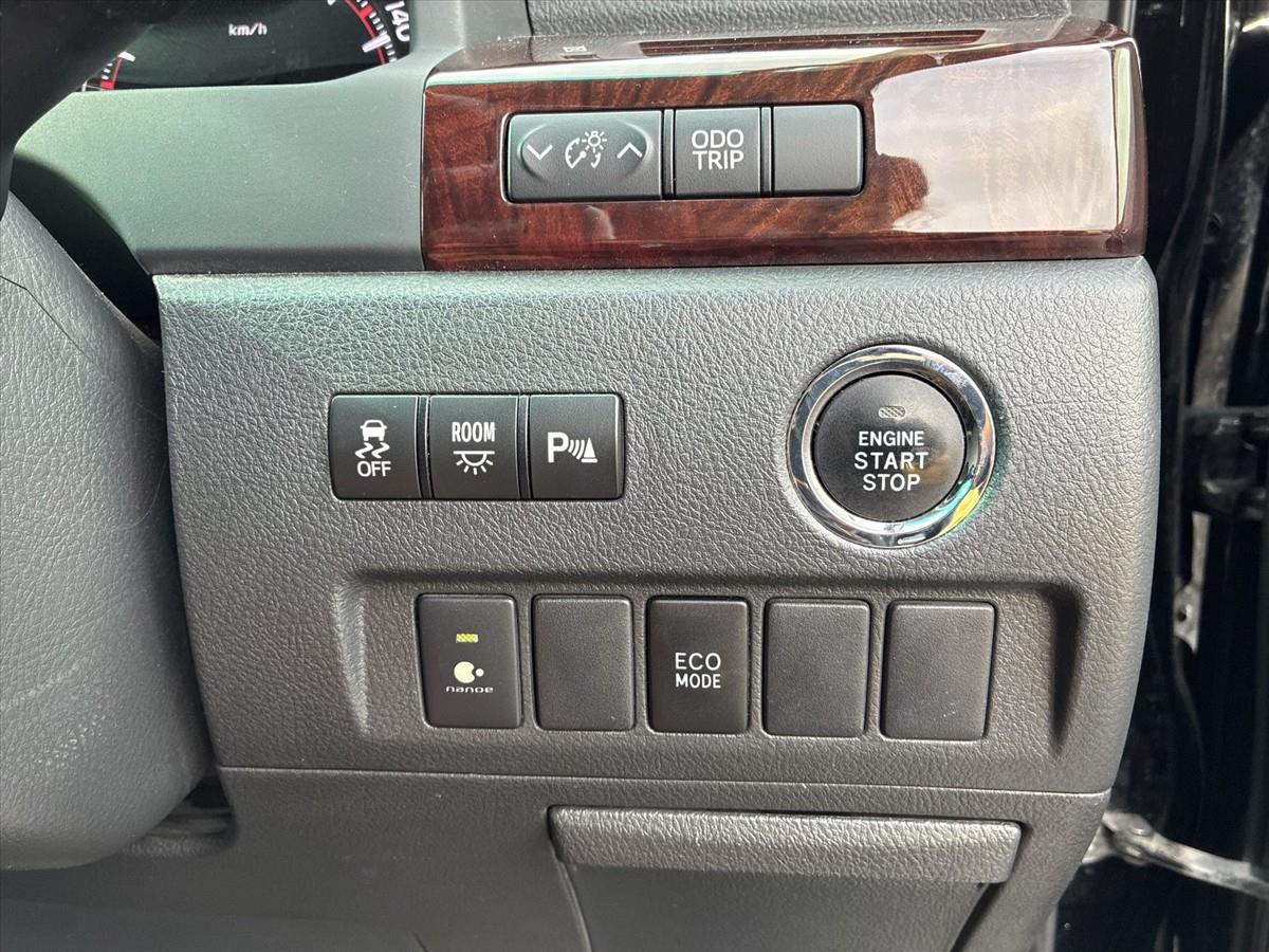 2013 Toyota Alphard