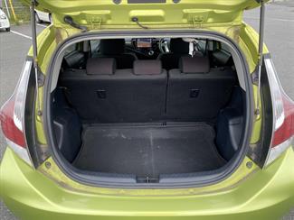 2015 Toyota Aqua - Thumbnail