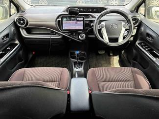2015 Toyota Aqua - Thumbnail
