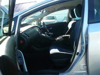2014 Toyota Prius - Thumbnail